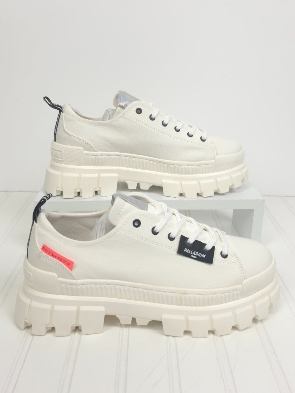 NIB Women's Palladium Revolt Lo TX Platform Laceup Sneakers Size 10 - Picture 7 of 12